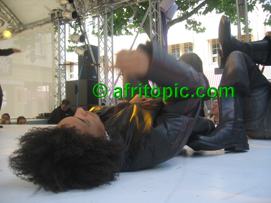 ../Images/Krefeld-Strssenmodenschau-2005 380.jpg